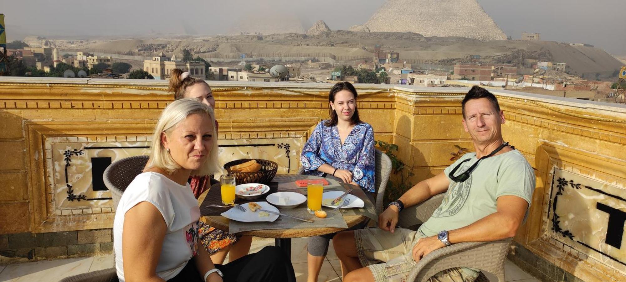 Pyramids Kingdom - Guest House Kafret el-Gabal 외부 사진
